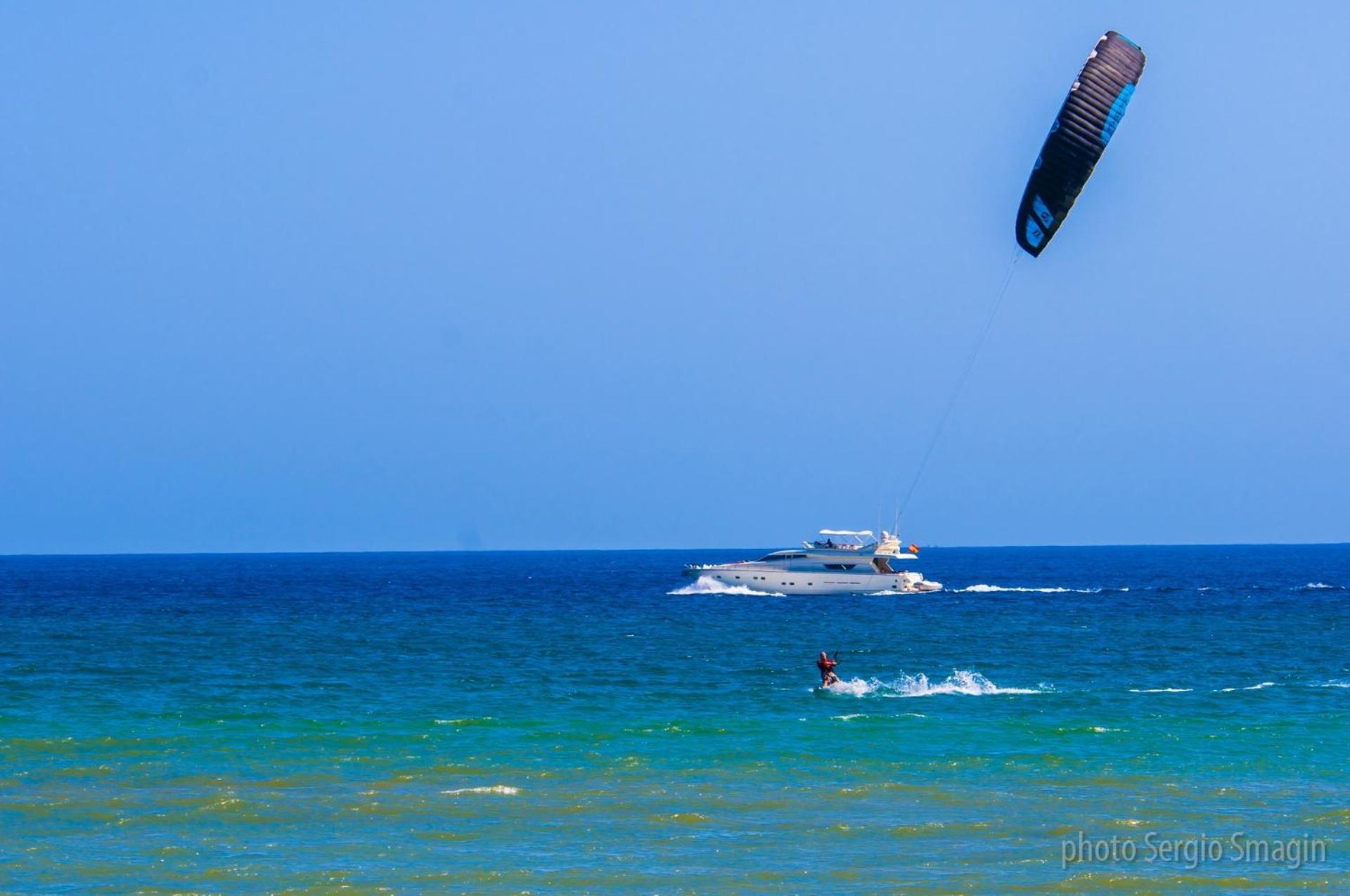 Apartamentos Los Cisnes - 2º Linea De Playa - Perfecta Ubicacion เบนัลมาเดนา ภายนอก รูปภาพ