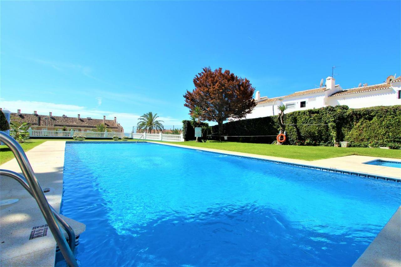 Apartamentos Los Cisnes - 2º Linea De Playa - Perfecta Ubicacion เบนัลมาเดนา ภายนอก รูปภาพ